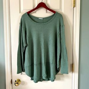 Chic Soul. 2x. Green raw edges tunic.
